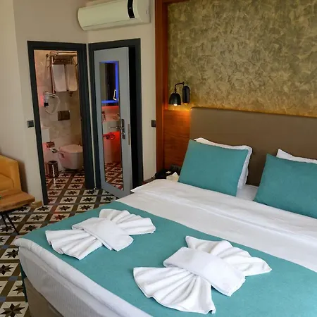 Hotel Pera Luna 3*