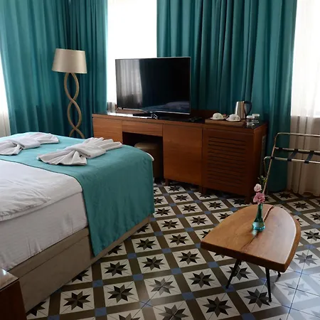 Hotel Pera Luna