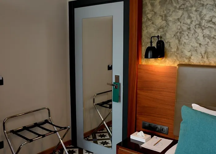Pera Luna Hotell 3*