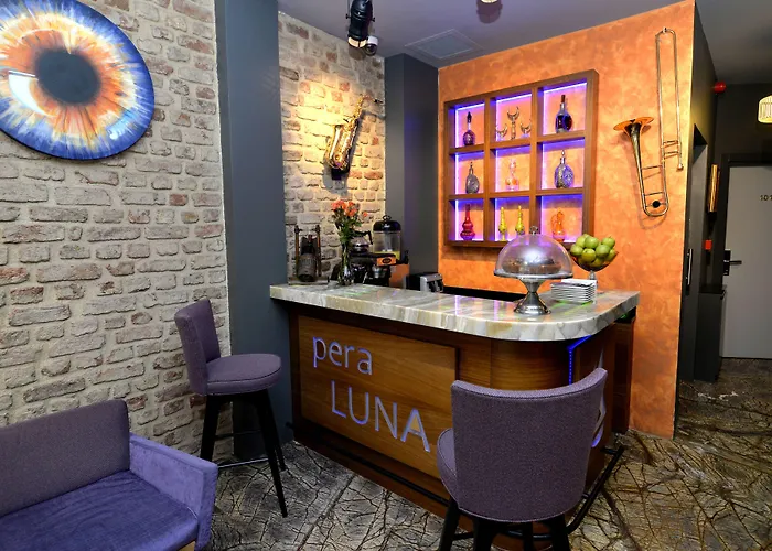 Hotell Pera Luna 3*