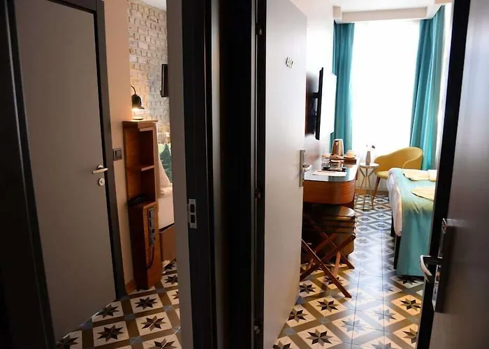 Pera Luna Hotell 3*