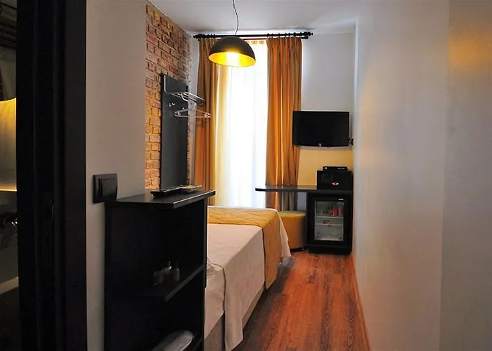 Hotel Pera Luna 3*